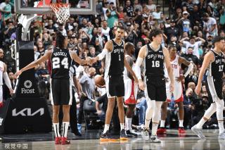 员因伤缺席 员因伤缺席