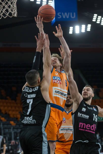 手因红牌被 手因红牌被