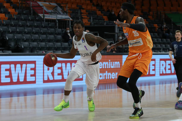 足球的竞争 足球的竞争